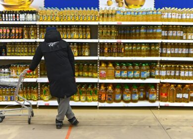 Россияне стали чаще покупать растительное масло в рознице, на маркетплейсах и у онлайн-ритейлеров